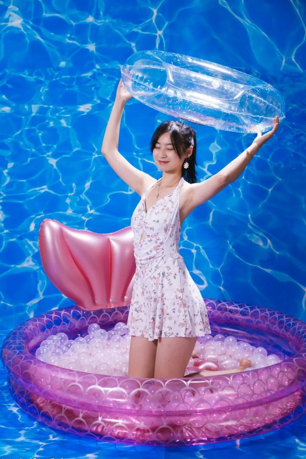    若颖 - 清新碎花泳池写真，元气少女梦幻球池大片 [109P]第66张图片