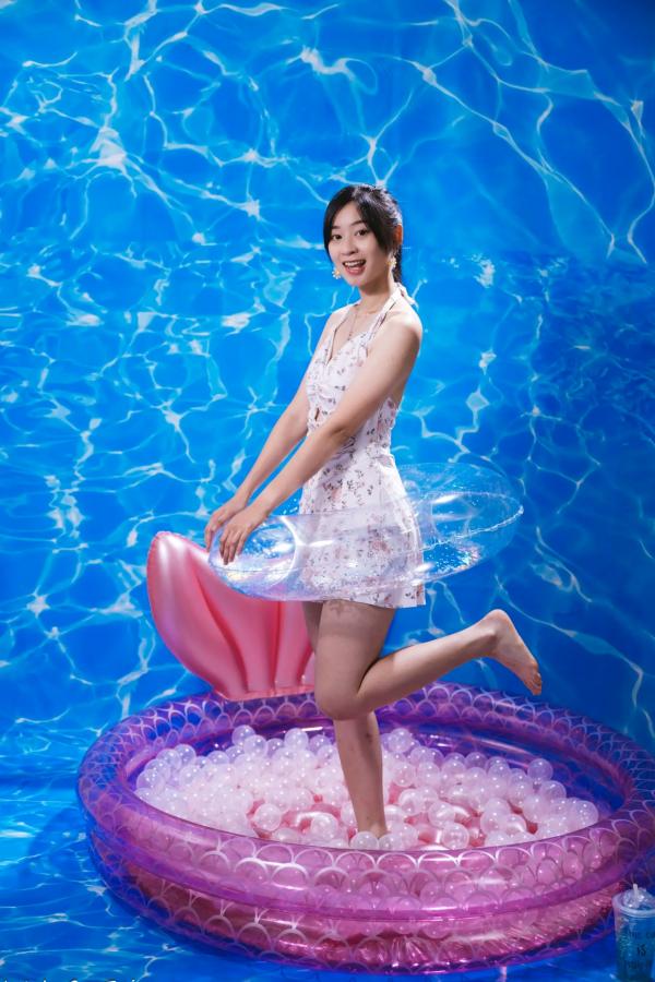    若颖 - 清新碎花泳池写真，元气少女梦幻球池大片 [109P]第70张图片