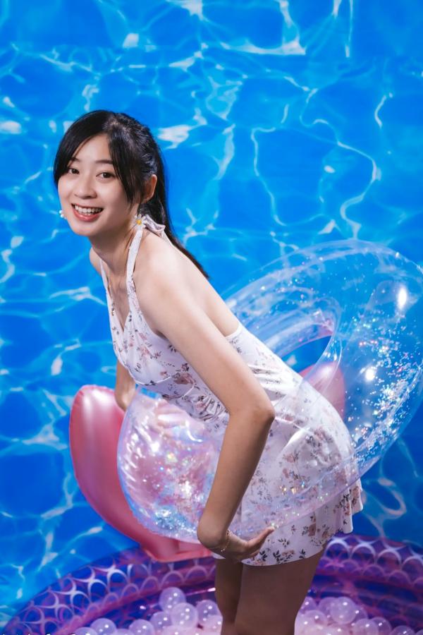    若颖 - 清新碎花泳池写真，元气少女梦幻球池大片 [109P]第82张图片