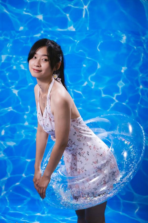    若颖 - 清新碎花泳池写真，元气少女梦幻球池大片 [109P]第86张图片