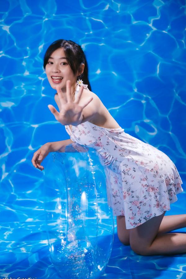    若颖 - 清新碎花泳池写真，元气少女梦幻球池大片 [109P]第89张图片