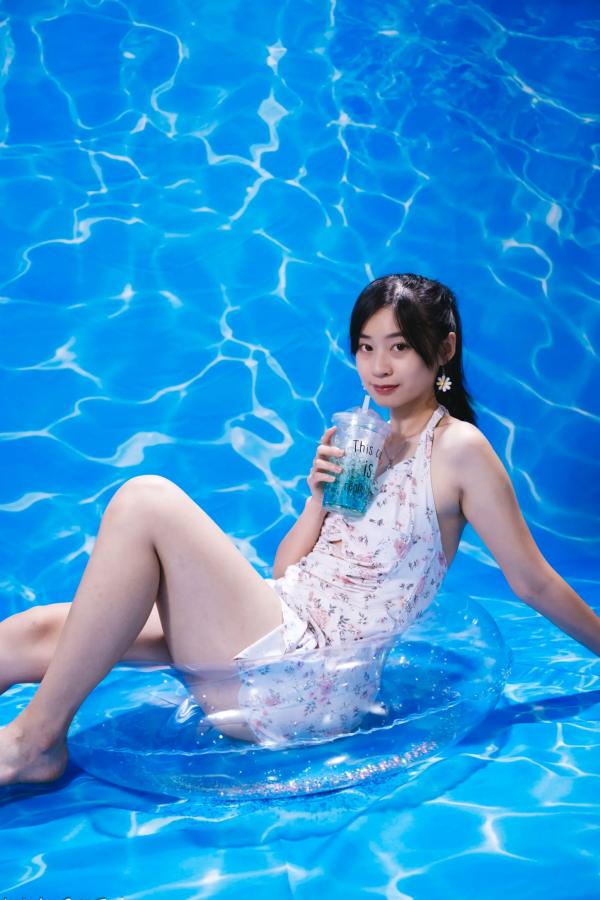    若颖 - 清新碎花泳池写真，元气少女梦幻球池大片 [109P]第98张图片