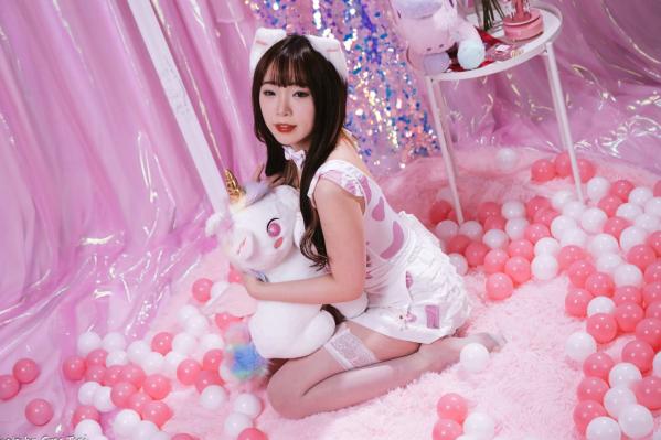    《娃娃 - 可爱女仆梦幻粉色系主题，软萌猫耳少女与独角兽的甜美私房写真 [146P]》第8张图片