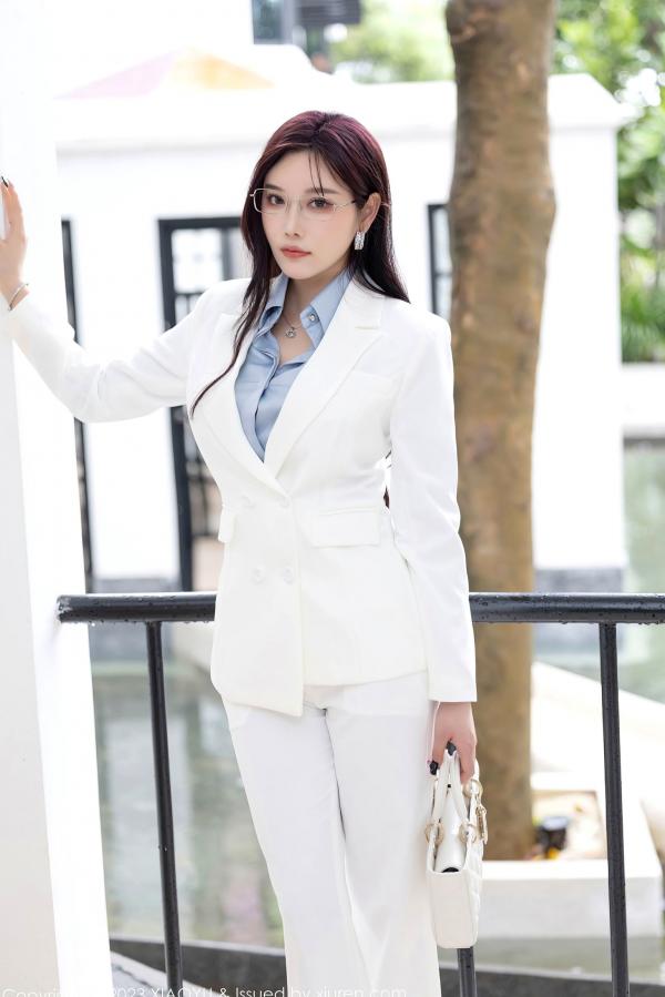杨晨晨 sugar小甜心CC  XiaoYu语画界-1065-杨晨晨Yome-白色简约OL套装蓝衬衫深灰内衣-职场OL制服诱惑与私房写真-2023.07.07-无圣光大尺度第5张图片