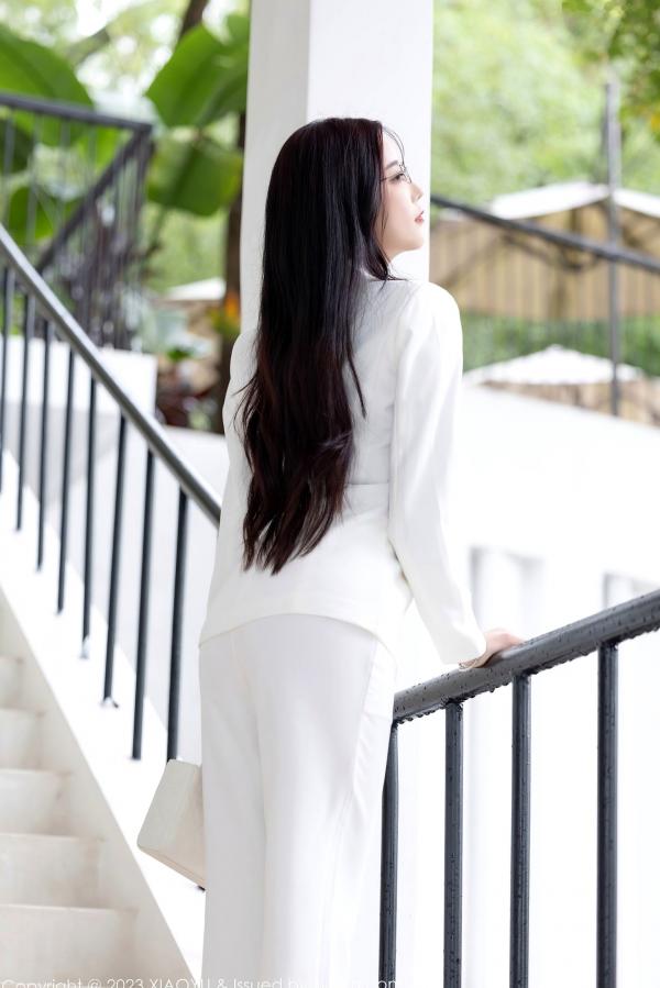 杨晨晨 sugar小甜心CC  XiaoYu语画界-1065-杨晨晨Yome-白色简约OL套装蓝衬衫深灰内衣-职场OL制服诱惑与私房写真-2023.07.07-无圣光大尺度第8张图片