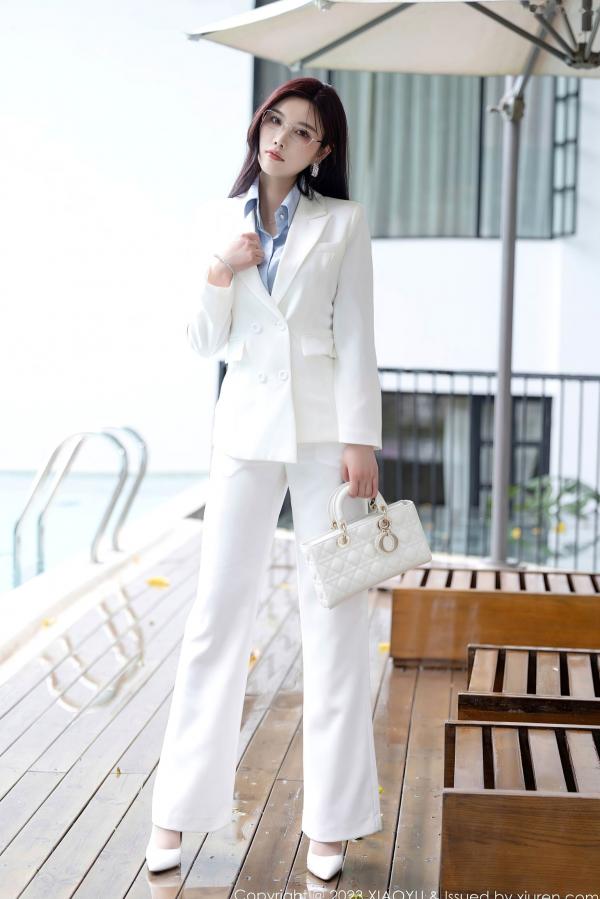 杨晨晨 sugar小甜心CC  XiaoYu语画界-1065-杨晨晨Yome-白色简约OL套装蓝衬衫深灰内衣-职场OL制服诱惑与私房写真-2023.07.07-无圣光大尺度第9张图片