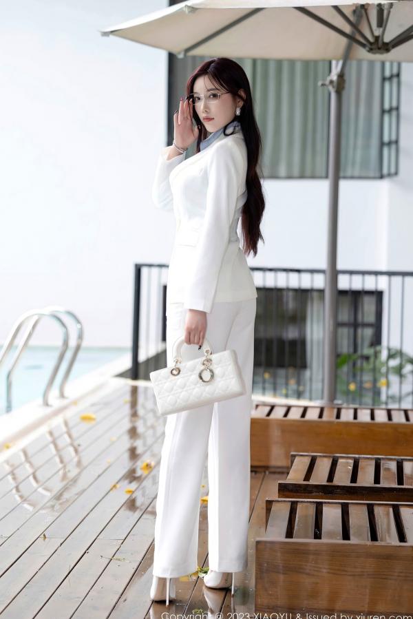 杨晨晨 sugar小甜心CC  XiaoYu语画界-1065-杨晨晨Yome-白色简约OL套装蓝衬衫深灰内衣-职场OL制服诱惑与私房写真-2023.07.07-无圣光大尺度第10张图片