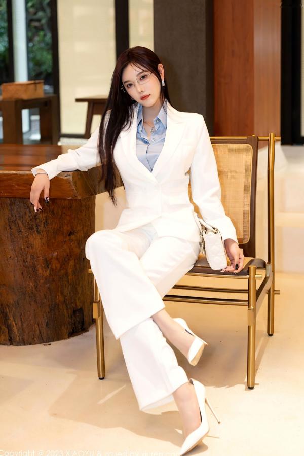 杨晨晨 sugar小甜心CC  XiaoYu语画界-1065-杨晨晨Yome-白色简约OL套装蓝衬衫深灰内衣-职场OL制服诱惑与私房写真-2023.07.07-无圣光大尺度第13张图片