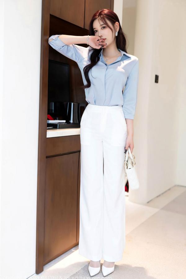 杨晨晨 sugar小甜心CC  XiaoYu语画界-1065-杨晨晨Yome-白色简约OL套装蓝衬衫深灰内衣-职场OL制服诱惑与私房写真-2023.07.07-无圣光大尺度第22张图片