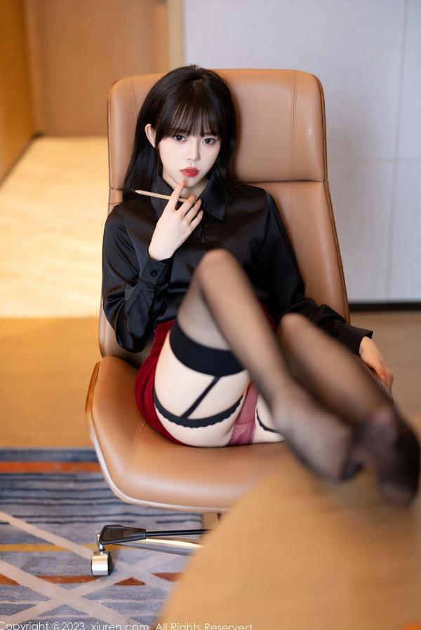    语画界1063-奶瓶：极致黑丝红短裙诱惑私房照，红蕾丝内衣展现成熟性感魅力第25张图片