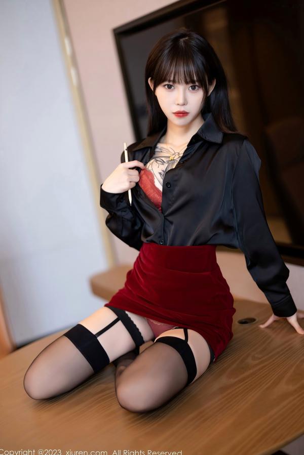    语画界1063-奶瓶：极致黑丝红短裙诱惑私房照，红蕾丝内衣展现成熟性感魅力第34张图片