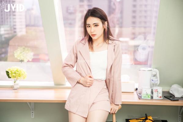    JVID-阿黎-公司新来的霸气女业务-职场精英制服诱惑-酒店私房写真-大尺度性感美图第14张图片
