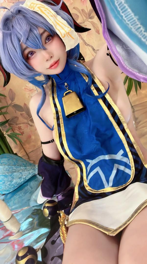    ZinieQ - 甘雨僵尸装Cosplay 私房写真 性感女神高颜值大尺度福利合集 [39P]第32张图片