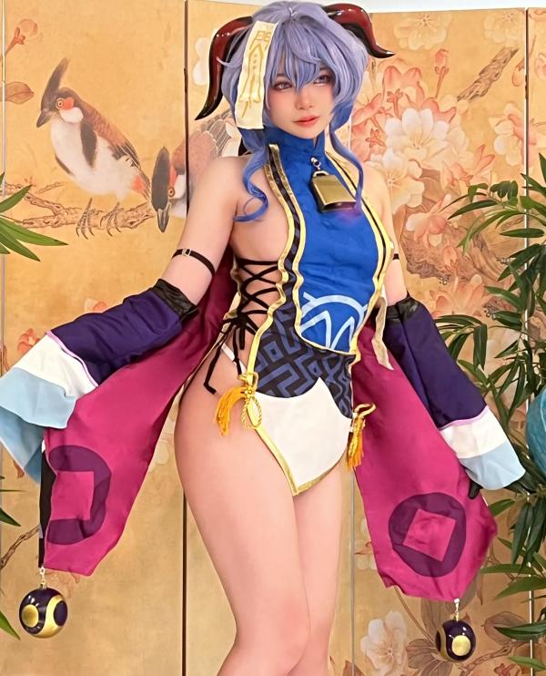    ZinieQ - 甘雨僵尸装Cosplay 私房写真 性感女神高颜值大尺度福利合集 [39P]第33张图片