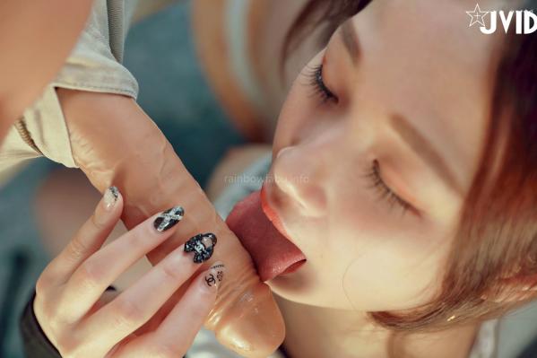    JVID婕咪大尺度私房写真：娇艳欲滴诱惑瞬间，极致紧致的亲密互动与火辣身材展示第103张图片