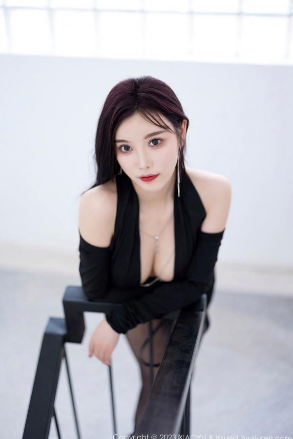 杨晨晨 sugar小甜心CC  XiaoYu语画界-1060-杨晨晨Yome-贵州旅拍-极品深V礼服短裙-修长黑丝美腿-室内私房性感写真-2023.06.30第23张图片