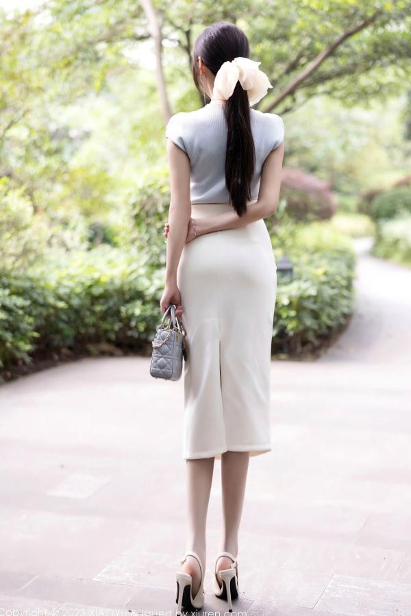 王馨瑶   王馨瑶Yanni居家私房大片，精美针织上衣搭配诱人内衣丝袜，展现极致妩媚气质，迷人曲线尽显诱惑魅力第6张图片