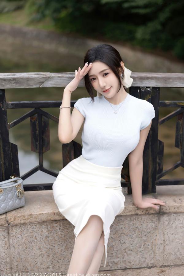 王馨瑶   王馨瑶Yanni居家私房大片，精美针织上衣搭配诱人内衣丝袜，展现极致妩媚气质，迷人曲线尽显诱惑魅力第16张图片