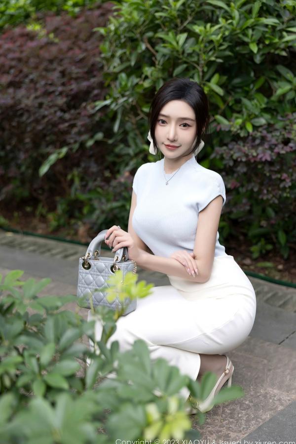 王馨瑶   王馨瑶Yanni居家私房大片，精美针织上衣搭配诱人内衣丝袜，展现极致妩媚气质，迷人曲线尽显诱惑魅力第18张图片