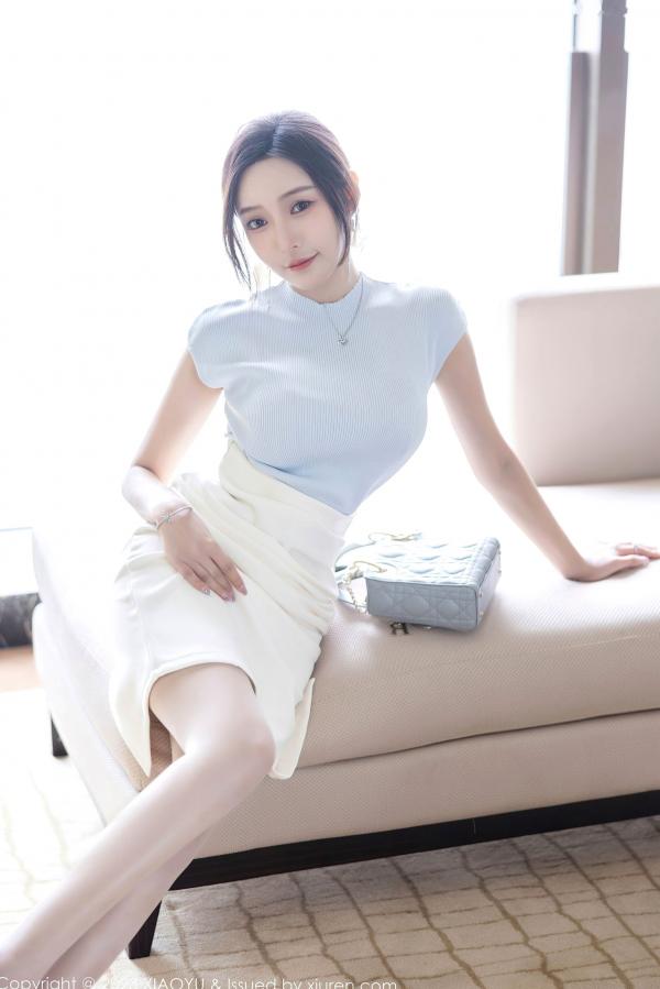 王馨瑶   王馨瑶Yanni居家私房大片，精美针织上衣搭配诱人内衣丝袜，展现极致妩媚气质，迷人曲线尽显诱惑魅力第26张图片