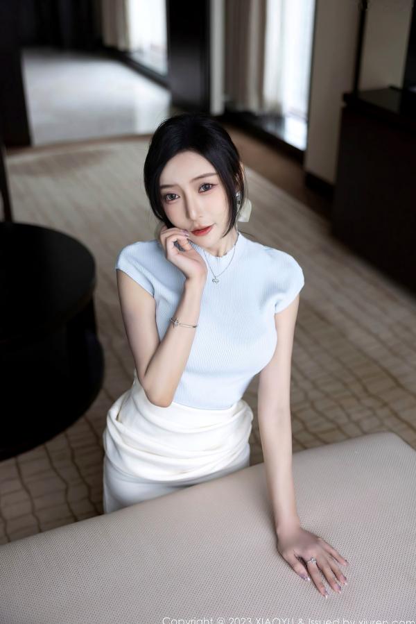 王馨瑶   王馨瑶Yanni居家私房大片，精美针织上衣搭配诱人内衣丝袜，展现极致妩媚气质，迷人曲线尽显诱惑魅力第34张图片