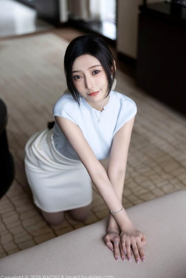 王馨瑶   王馨瑶Yanni居家私房大片，精美针织上衣搭配诱人内衣丝袜，展现极致妩媚气质，迷人曲线尽显诱惑魅力第35张图片
