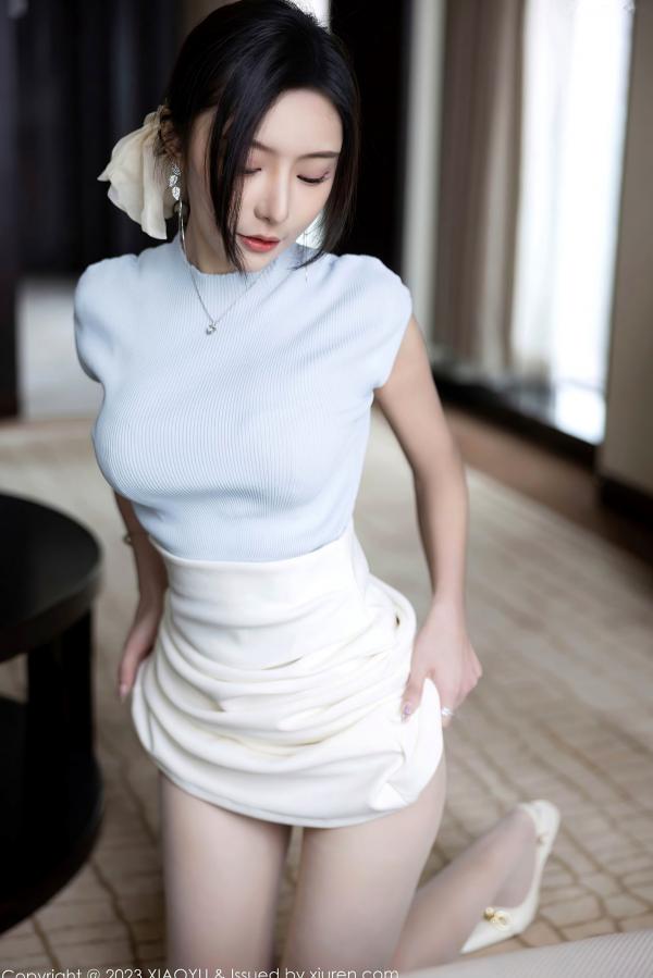 王馨瑶   王馨瑶Yanni居家私房大片，精美针织上衣搭配诱人内衣丝袜，展现极致妩媚气质，迷人曲线尽显诱惑魅力第36张图片