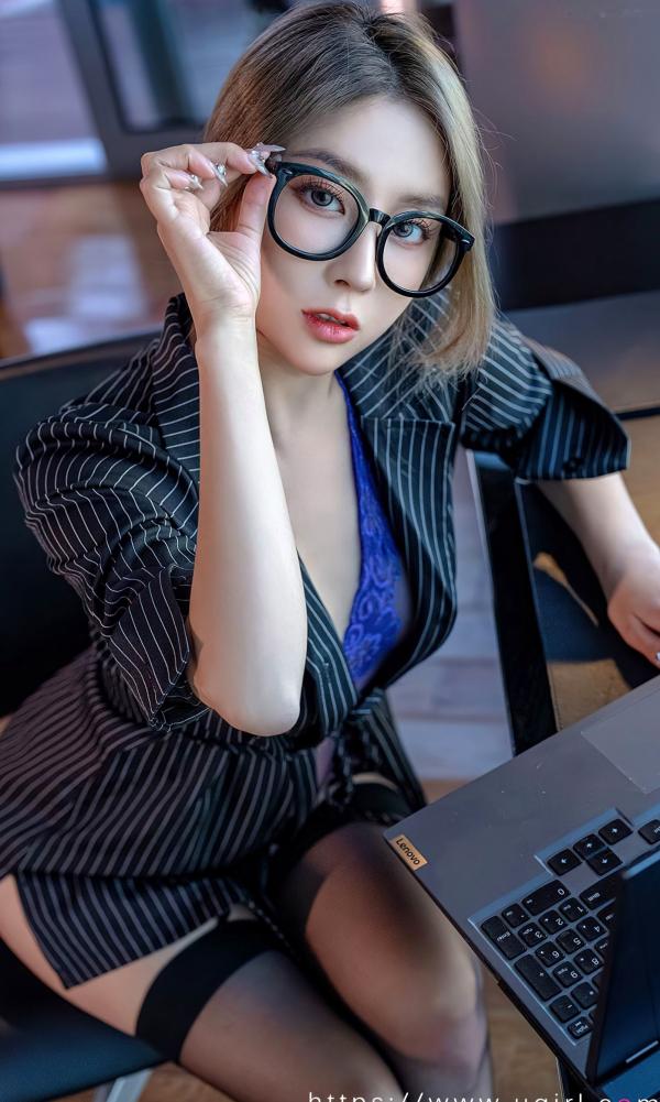    UGirlsApp尤果圈-2702-筱慧-《职场OL诱惑：西装配黑丝》办公室制服风情写真第7张图片