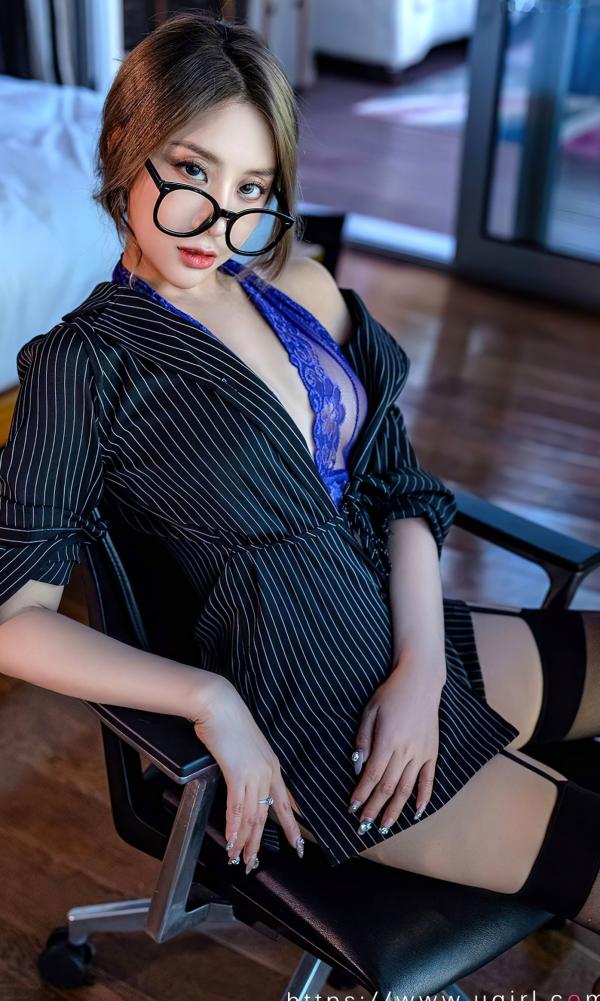    UGirlsApp尤果圈-2702-筱慧-《职场OL诱惑：西装配黑丝》办公室制服风情写真第23张图片