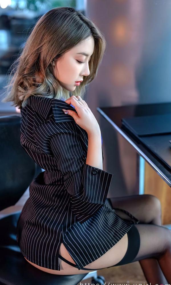    UGirlsApp尤果圈-2702-筱慧-《职场OL诱惑：西装配黑丝》办公室制服风情写真第27张图片