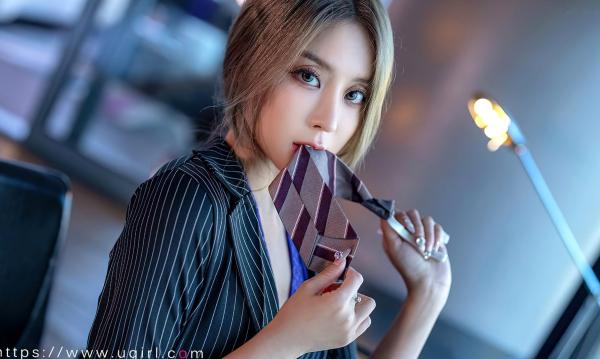    UGirlsApp尤果圈-2702-筱慧-《职场OL诱惑：西装配黑丝》办公室制服风情写真第34张图片