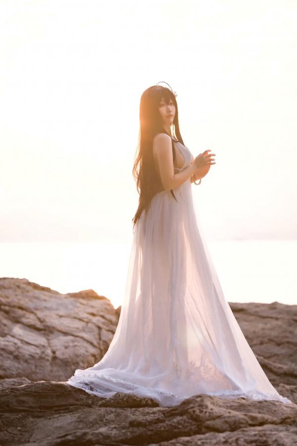    宫本桜 - 碧蓝航线大凤婚纱COS，海边白色礼服性感长腿美图，诱惑丝袜角色扮演写真[32P]第2张图片