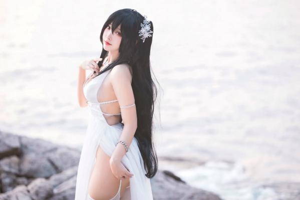    宫本桜 - 碧蓝航线大凤婚纱COS，海边白色礼服性感长腿美图，诱惑丝袜角色扮演写真[32P]第5张图片