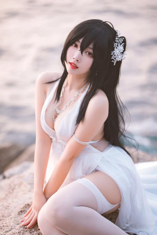    宫本桜 - 碧蓝航线大凤婚纱COS，海边白色礼服性感长腿美图，诱惑丝袜角色扮演写真[32P]第12张图片