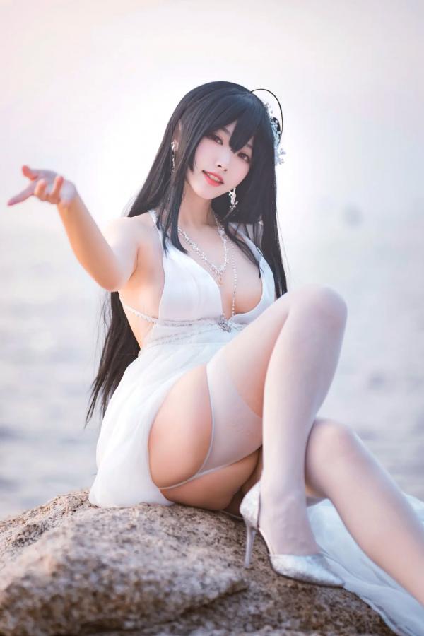   宫本桜 - 碧蓝航线大凤婚纱COS，海边白色礼服性感长腿美图，诱惑丝袜角色扮演写真[32P]第13张图片