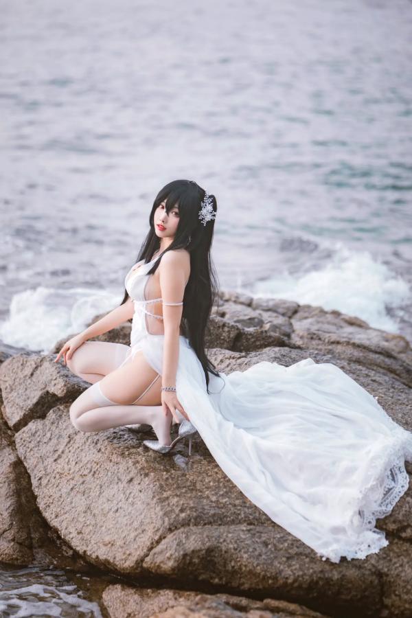    宫本桜 - 碧蓝航线大凤婚纱COS，海边白色礼服性感长腿美图，诱惑丝袜角色扮演写真[32P]第17张图片