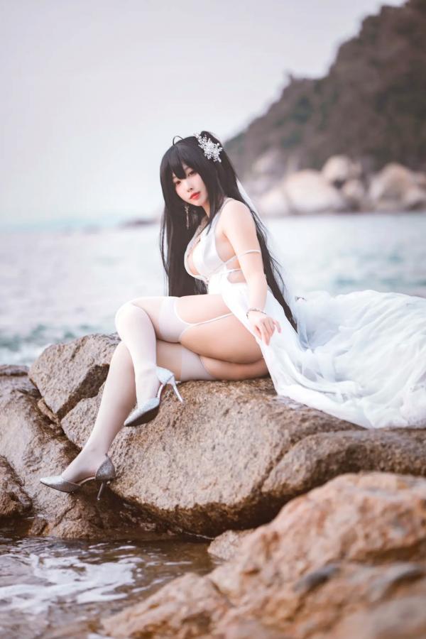    宫本桜 - 碧蓝航线大凤婚纱COS，海边白色礼服性感长腿美图，诱惑丝袜角色扮演写真[32P]第19张图片