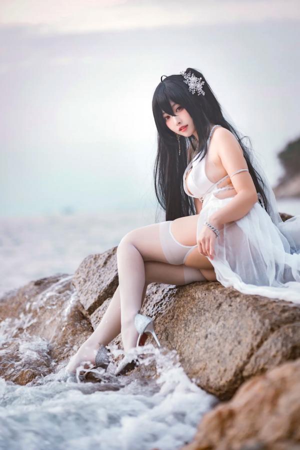    宫本桜 - 碧蓝航线大凤婚纱COS，海边白色礼服性感长腿美图，诱惑丝袜角色扮演写真[32P]第21张图片