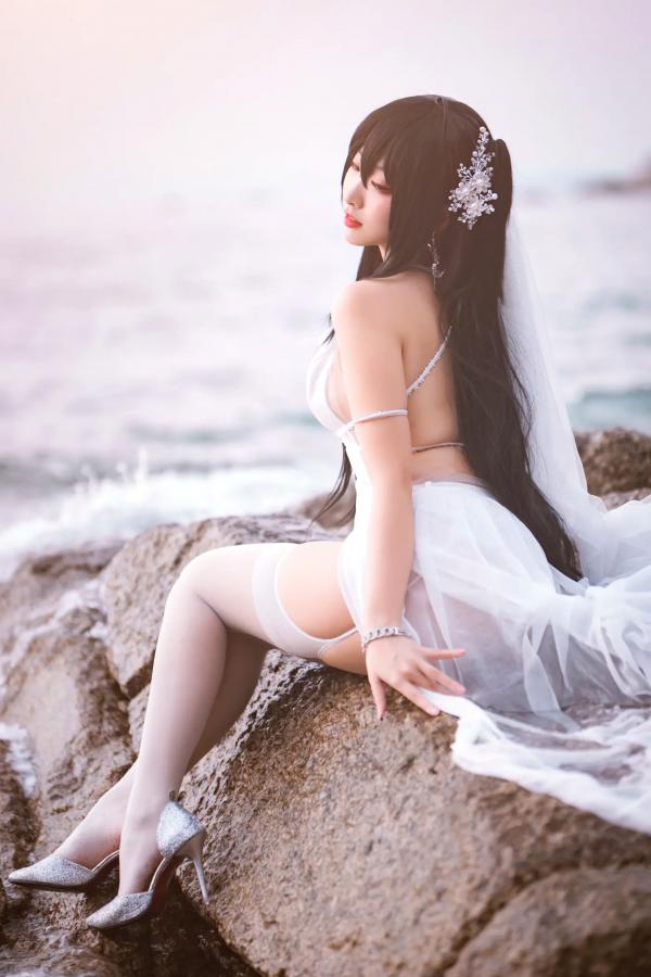    宫本桜 - 碧蓝航线大凤婚纱COS，海边白色礼服性感长腿美图，诱惑丝袜角色扮演写真[32P]第25张图片