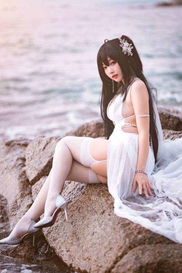    宫本桜 - 碧蓝航线大凤婚纱COS，海边白色礼服性感长腿美图，诱惑丝袜角色扮演写真[32P]第26张图片