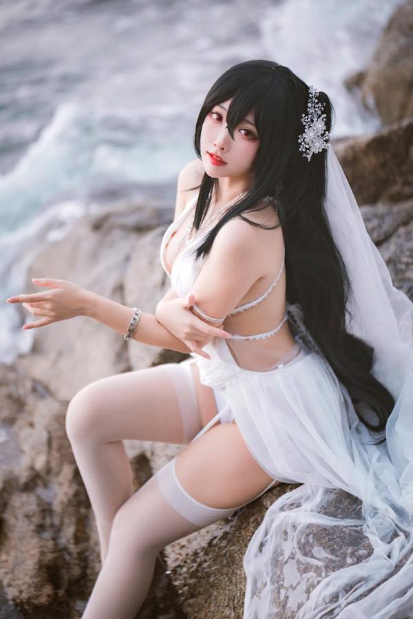    宫本桜 - 碧蓝航线大凤婚纱COS，海边白色礼服性感长腿美图，诱惑丝袜角色扮演写真[32P]第27张图片