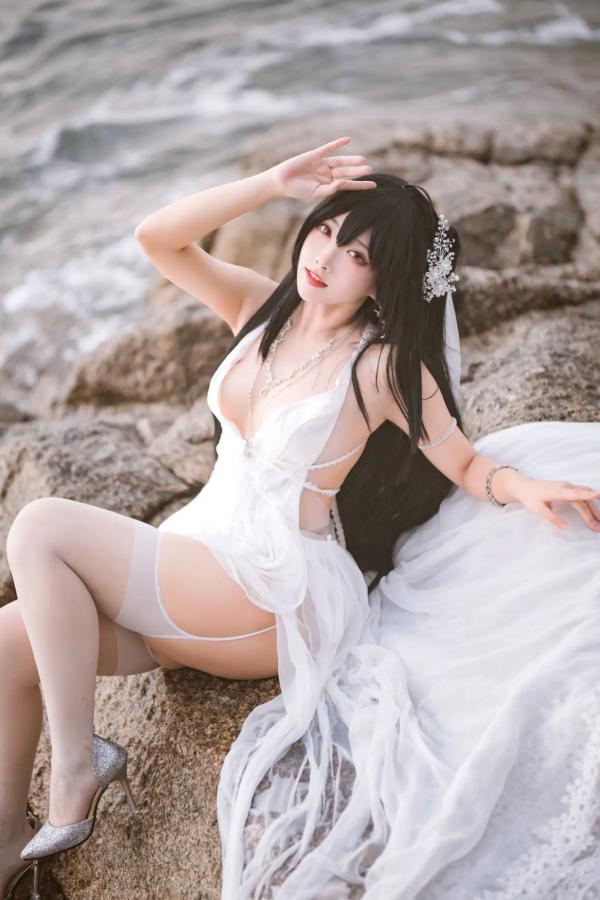    宫本桜 - 碧蓝航线大凤婚纱COS，海边白色礼服性感长腿美图，诱惑丝袜角色扮演写真[32P]第29张图片