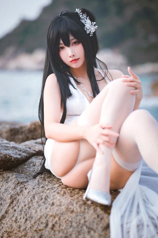    宫本桜 - 碧蓝航线大凤婚纱COS，海边白色礼服性感长腿美图，诱惑丝袜角色扮演写真[32P]第30张图片