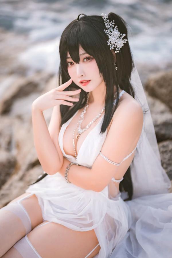    宫本桜 - 碧蓝航线大凤婚纱COS，海边白色礼服性感长腿美图，诱惑丝袜角色扮演写真[32P]第31张图片