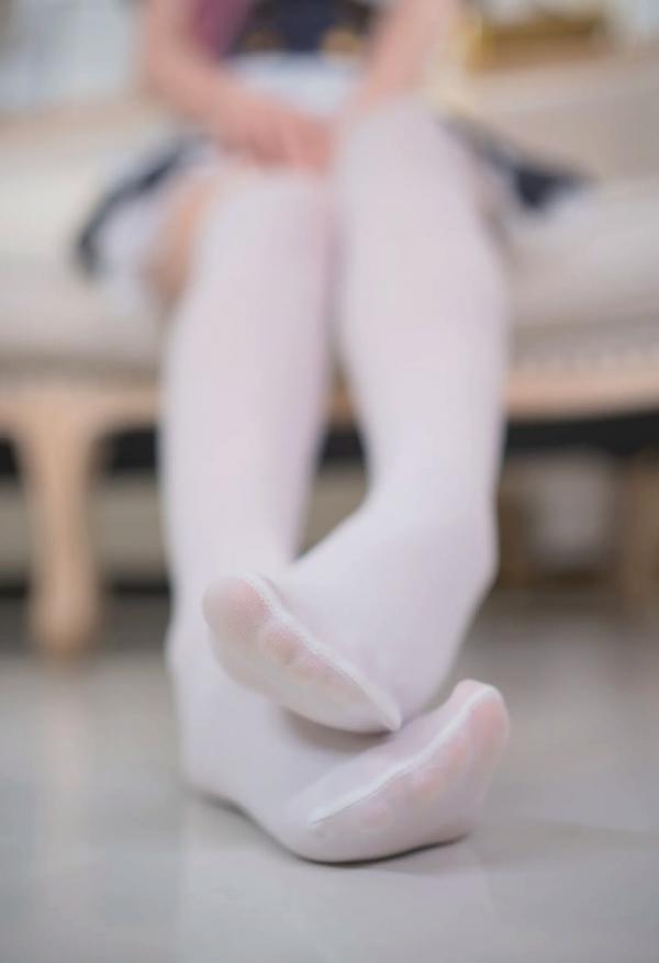    Seele麦麦 - 爱莉希雅纯白女仆角色扮演，修长美腿搭配绝美丝袜，清新治愈私房照精选合集 [83P]第46张图片