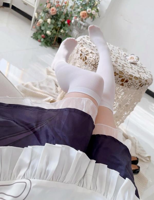    Seele麦麦 - 爱莉希雅纯白女仆角色扮演，修长美腿搭配绝美丝袜，清新治愈私房照精选合集 [83P]第67张图片
