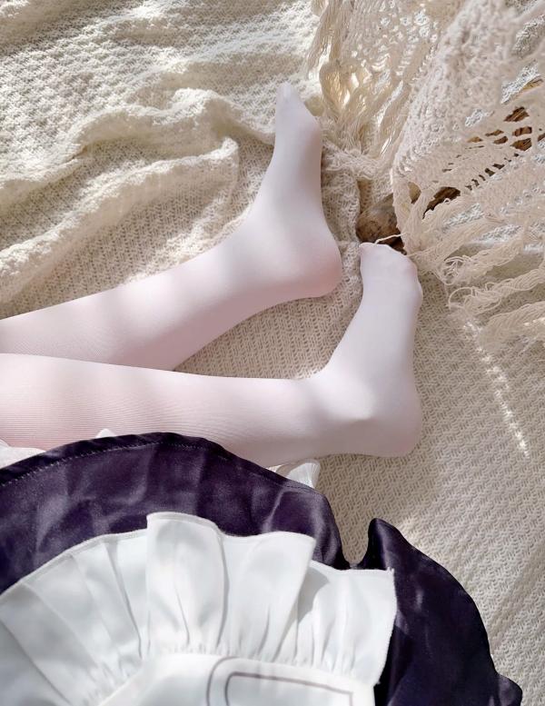    Seele麦麦 - 爱莉希雅纯白女仆角色扮演，修长美腿搭配绝美丝袜，清新治愈私房照精选合集 [83P]第80张图片