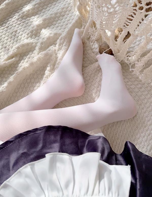    Seele麦麦 - 爱莉希雅纯白女仆角色扮演，修长美腿搭配绝美丝袜，清新治愈私房照精选合集 [83P]第82张图片