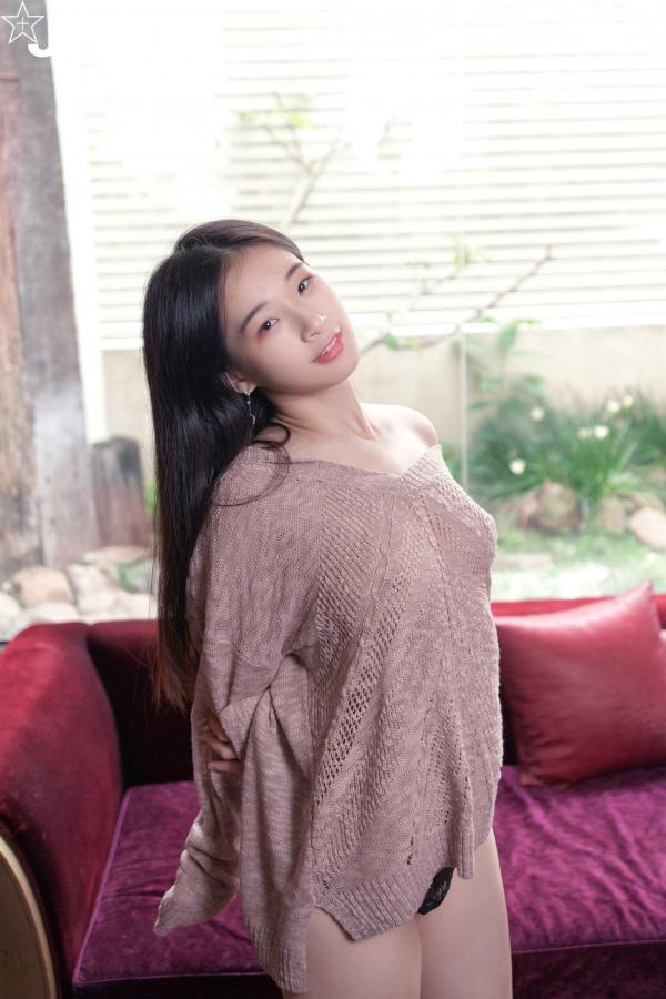    JVID-婕咪-幼嫩美乳首小只马~自抚喘息声原音收录~又骚又可口-2020.12.18第22张图片