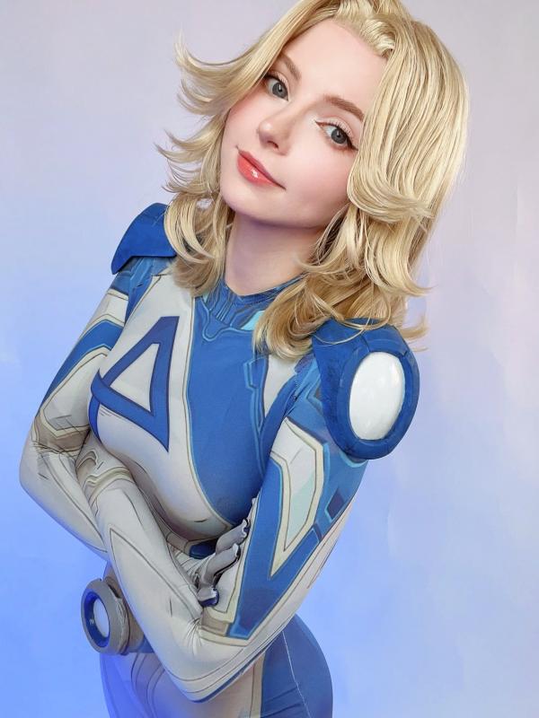    Peach milky - Sue Storm《神奇四侠》隐形女Cosplay，欧美金发美女精致角色扮演，紧身战斗服秀凹凸曲线，性感冷艳写真第39张图片
